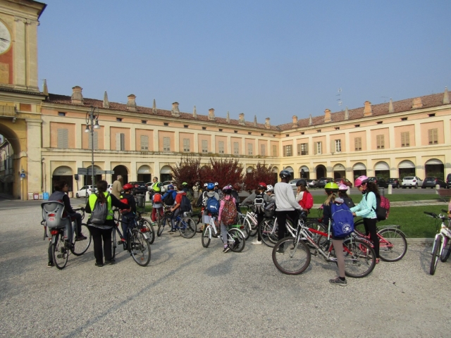 bimbi-gita-bicicletta-gualtieri-Marco-Polo-Reggio-emilia-4-640x480